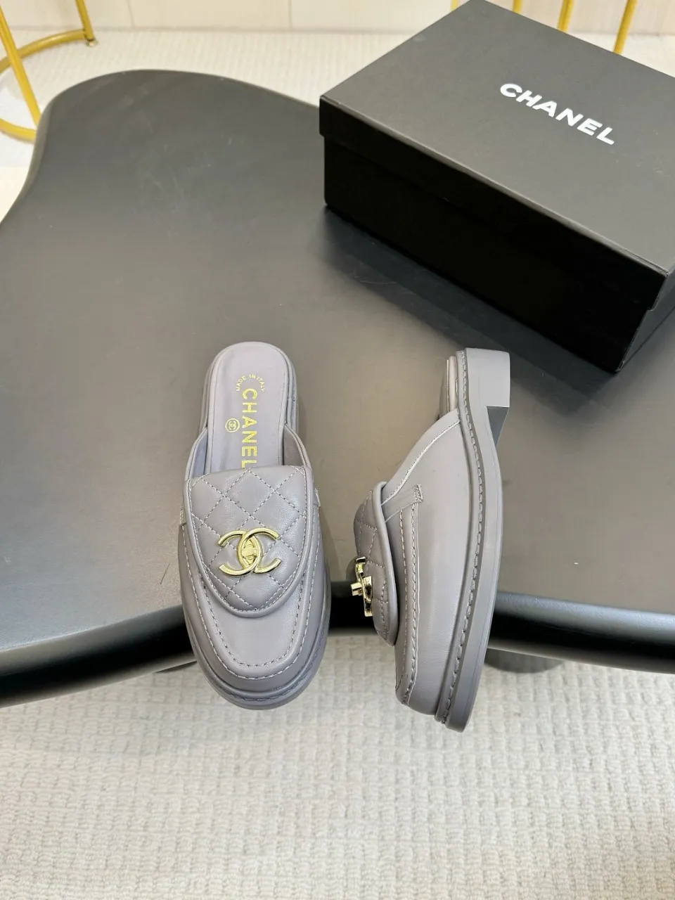 👟👟Ex-factory price 560👟👟 🔥🔥🔥Xiaoxiang official website synchronizes the high version of CHANEL 2025 Chanel top buckle exposed heel shoes, a must-have hot style for early spring, the goddess series, with the elegant and ladylike temperament of the fragrance family, super durable, irresistible, and exciting... ▪️The upper is imported sheepskin ▪️Inside imported sheep lining (same as the original) ▪️Original model opening, genuine leather outsole🇮🇹 ▪️Standard code 35- 41 42 Customized, non-returnable